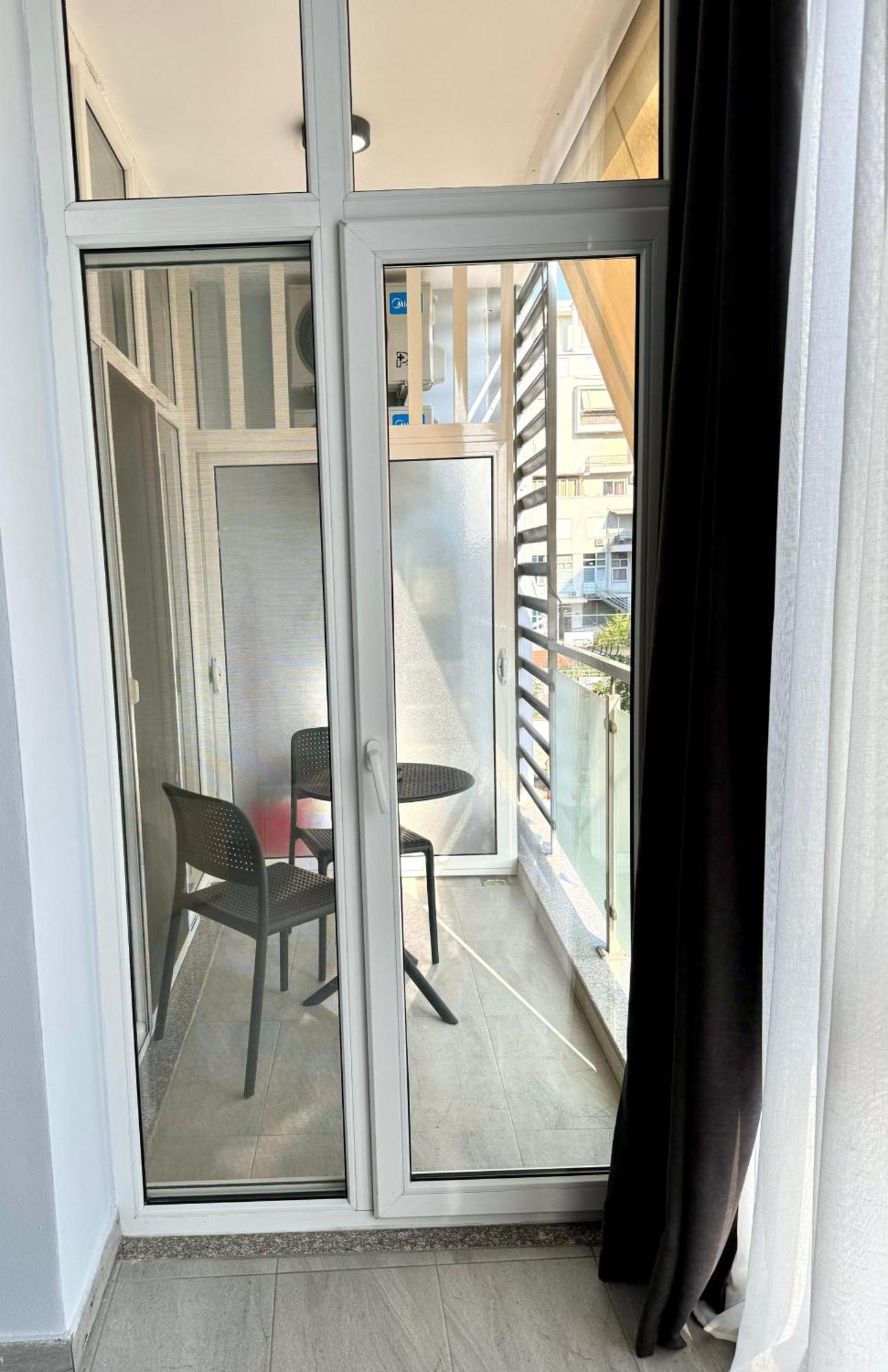 Kika Complex 2 Sunny Balcony * Tirana